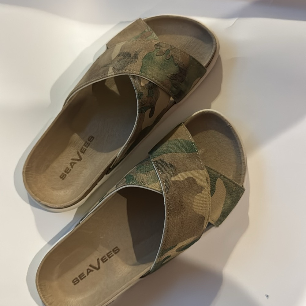 Seavees NWT size 6